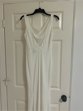 XSCAPE White Straight Cut- Lined Long Gown